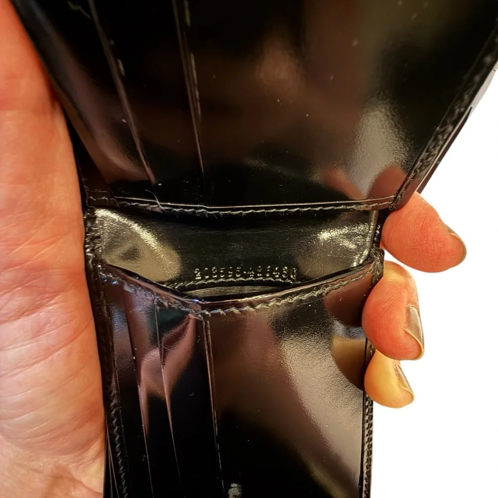 Gucci Men’s Black Leather Bi Fold Wallet Silver tone G Logo
